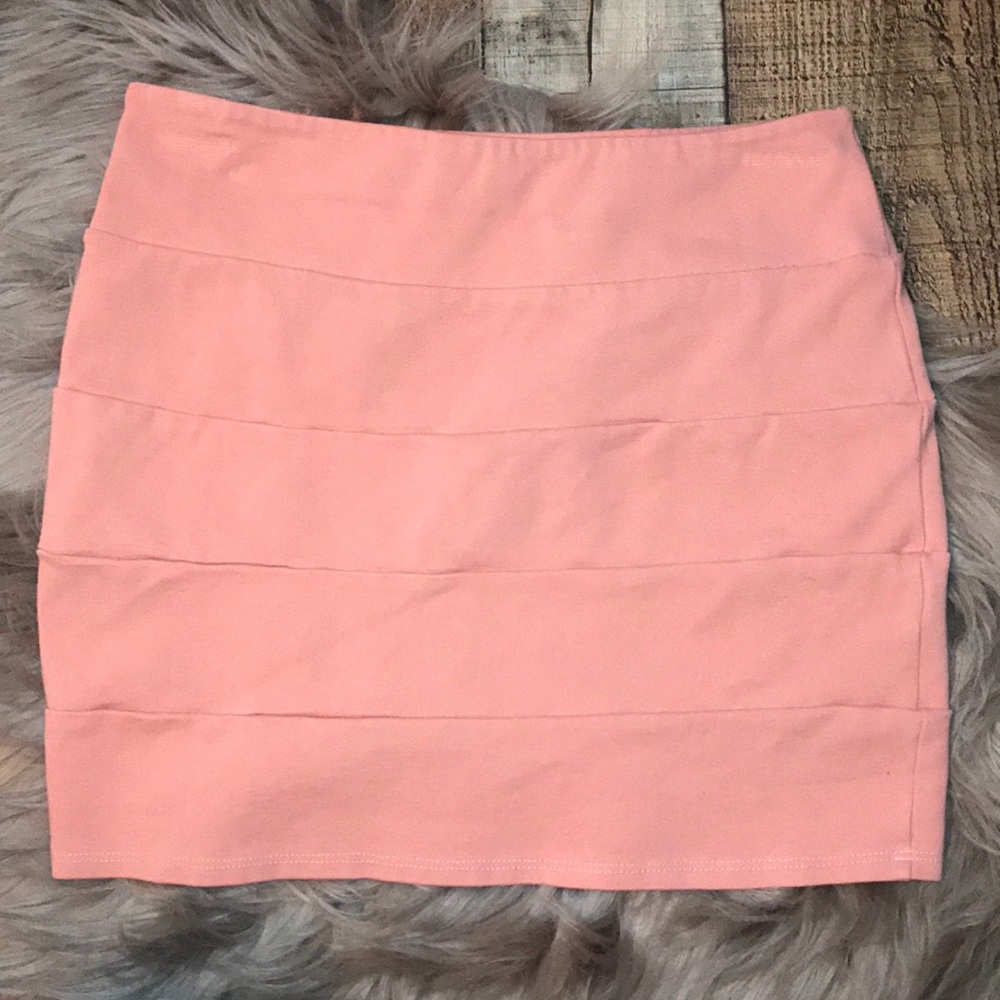 Peach 🍑 Mini Skirt - Picture 4 of 4